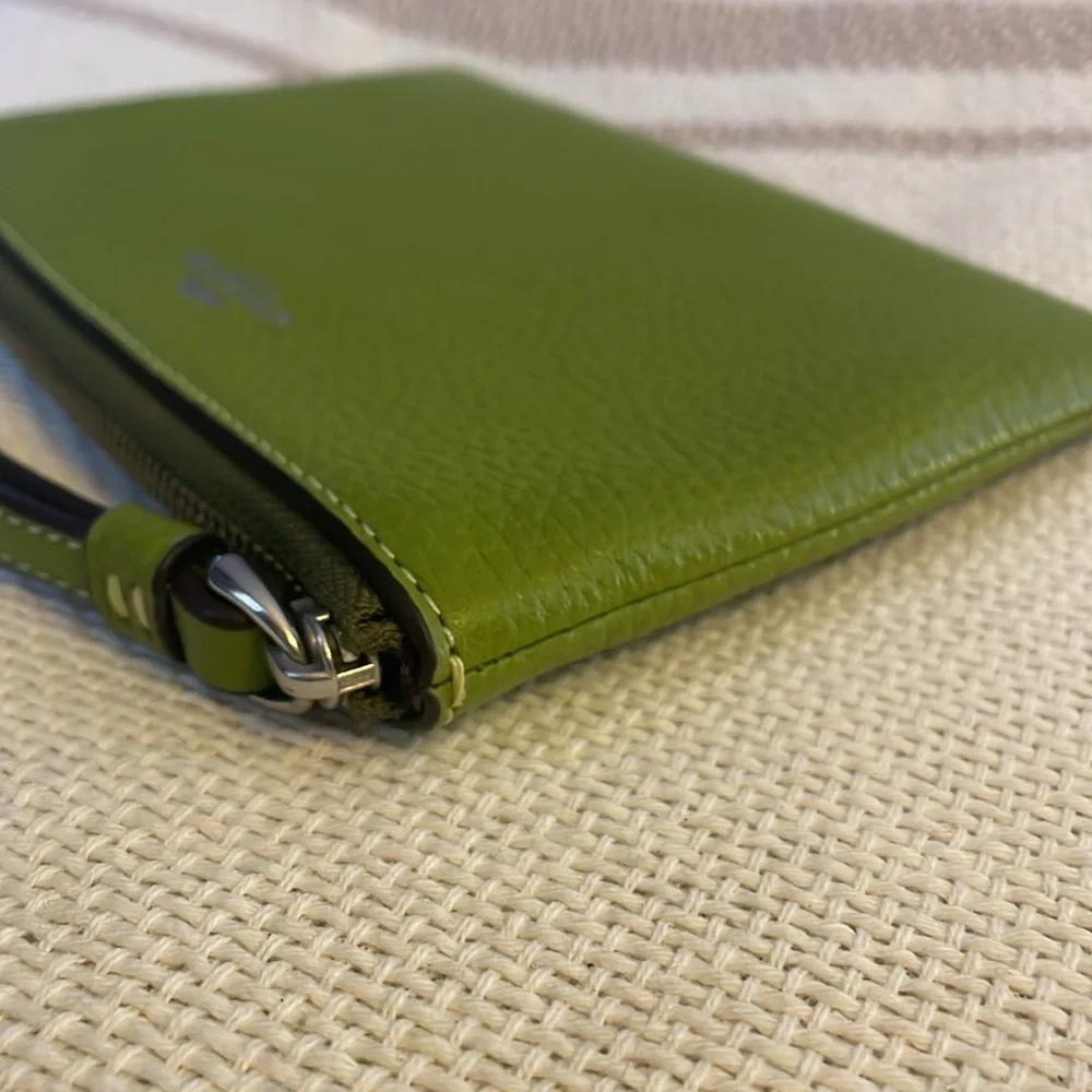 NWOT Coach Green Wristlet - Picture 7 of 10